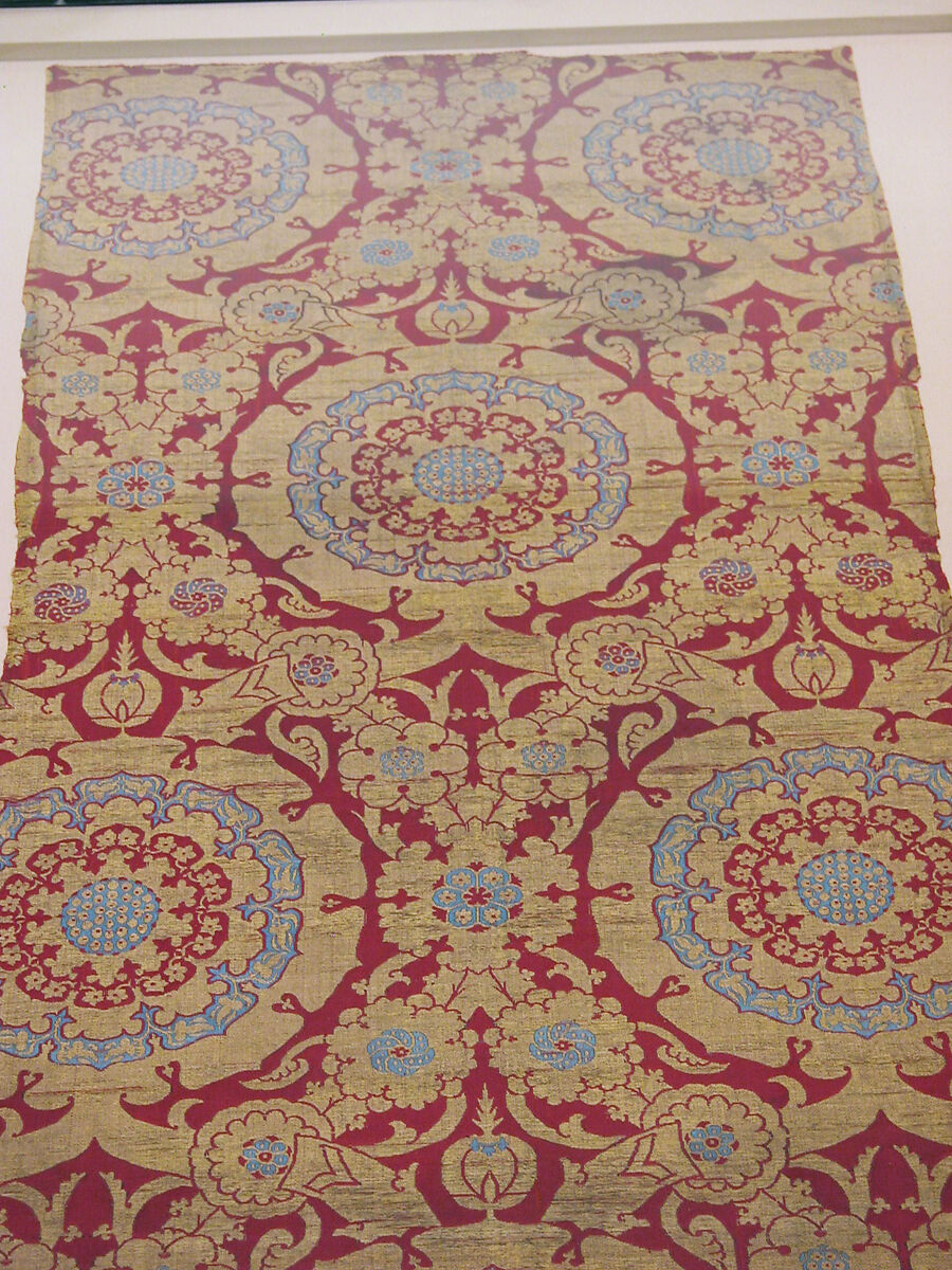 Silk Fragment with Circular Rosace-like Floriate Medallions, Silk, metal wrapped thread; lampas (kemha)