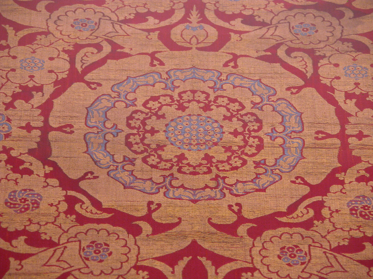 Silk Fragment with Circular Rosace-like Floriate Medallions, Silk, metal wrapped thread; lampas (kemha)