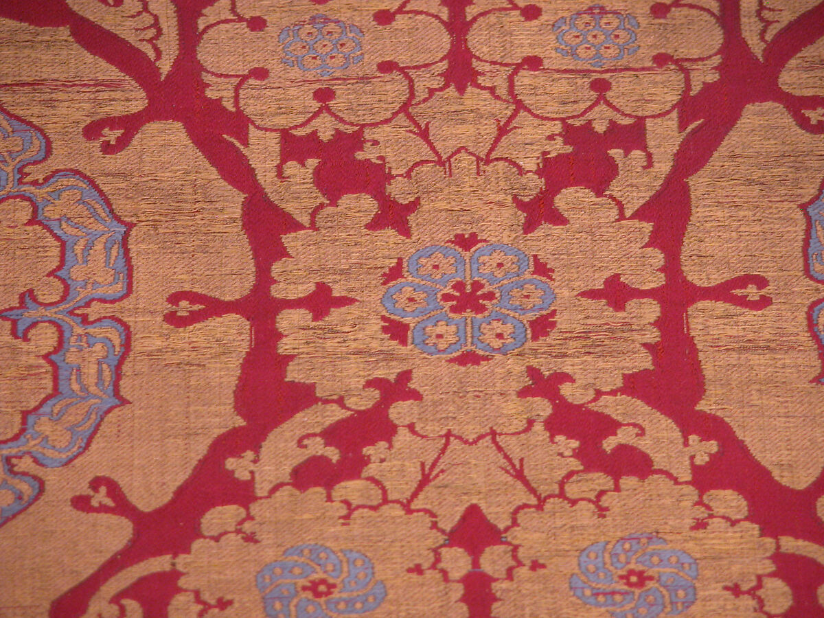 Silk Fragment with Circular Rosace-like Floriate Medallions, Silk, metal wrapped thread; lampas (kemha)