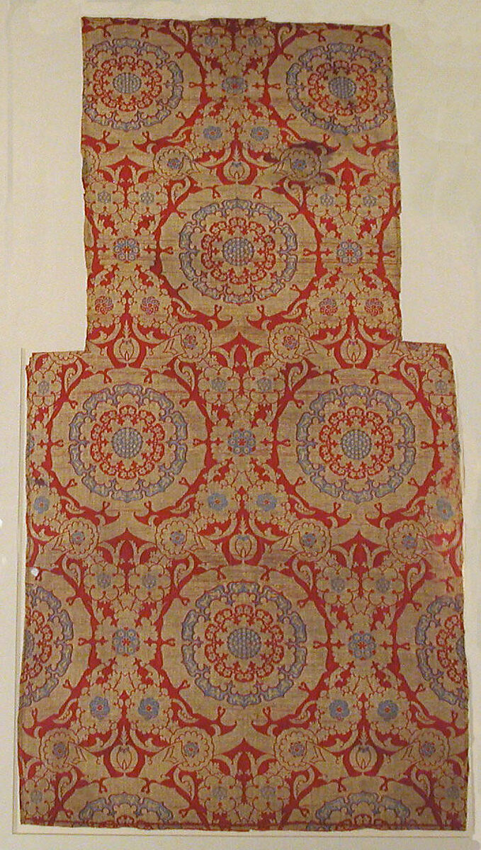Silk Fragment with Circular Rosace-like Floriate Medallions, Silk, metal wrapped thread; lampas (kemha)