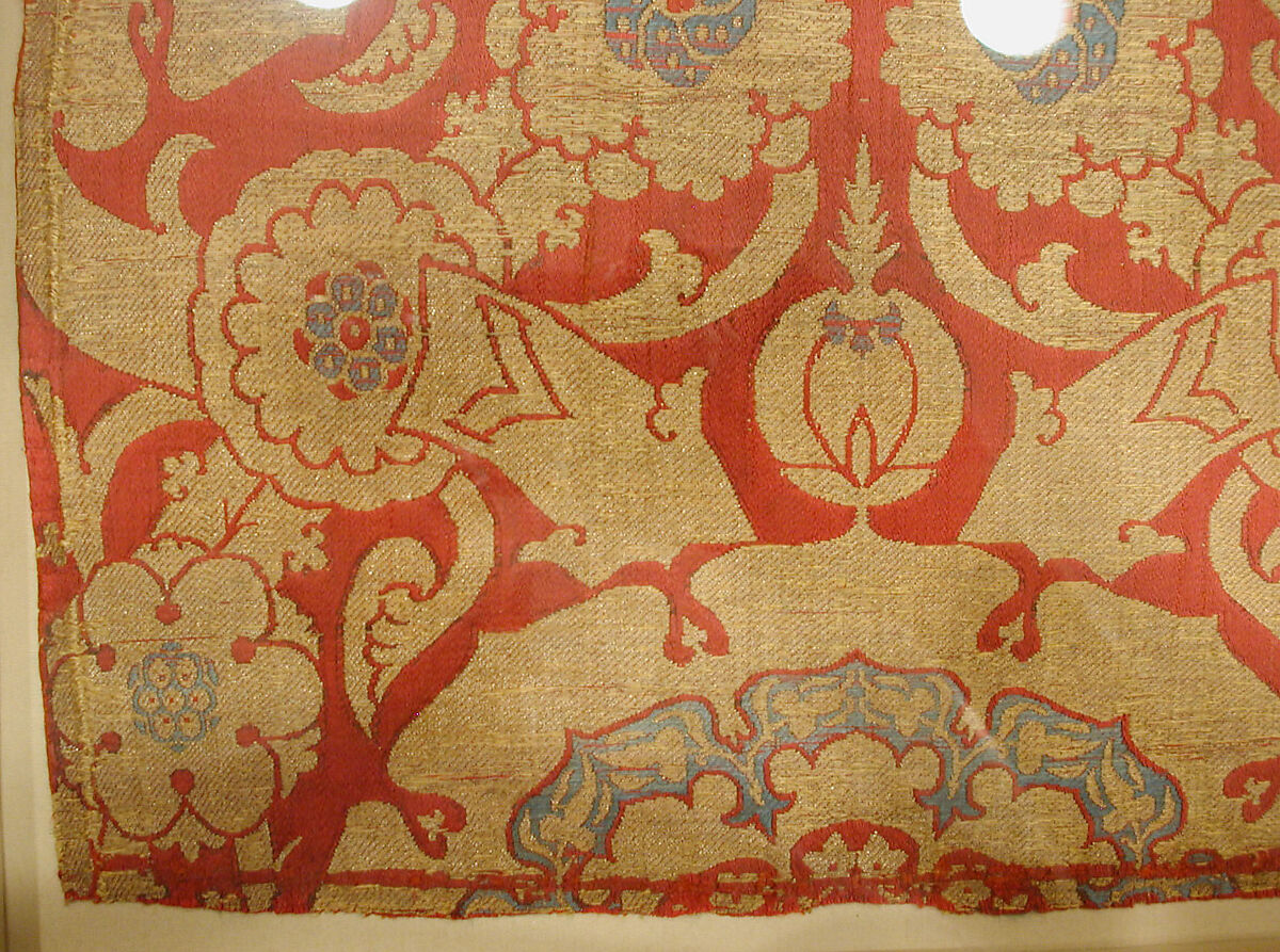 Silk Fragment with Circular Rosace-like Floriate Medallions, Silk, metal wrapped thread; lampas (kemha)