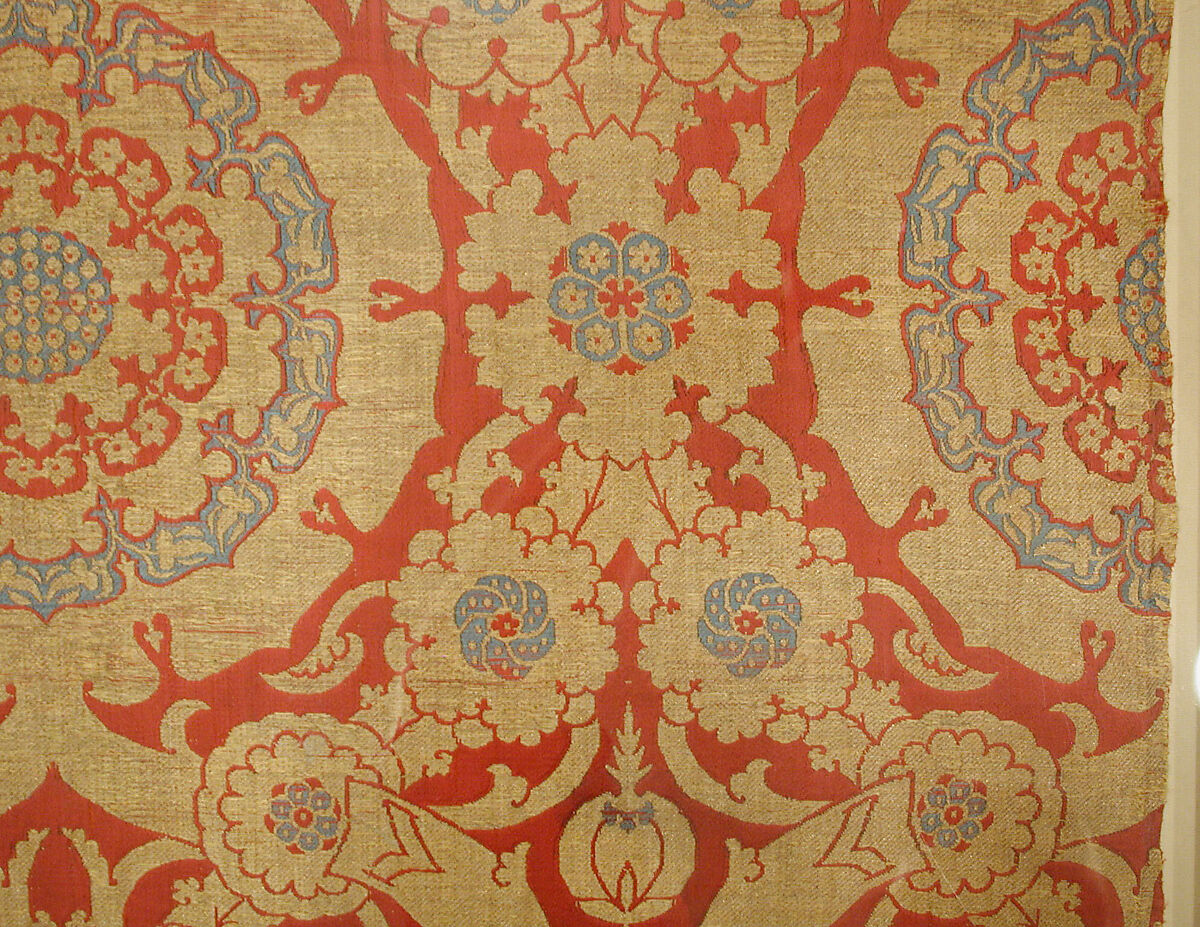 Silk Fragment with Circular Rosace-like Floriate Medallions, Silk, metal wrapped thread; lampas (kemha)