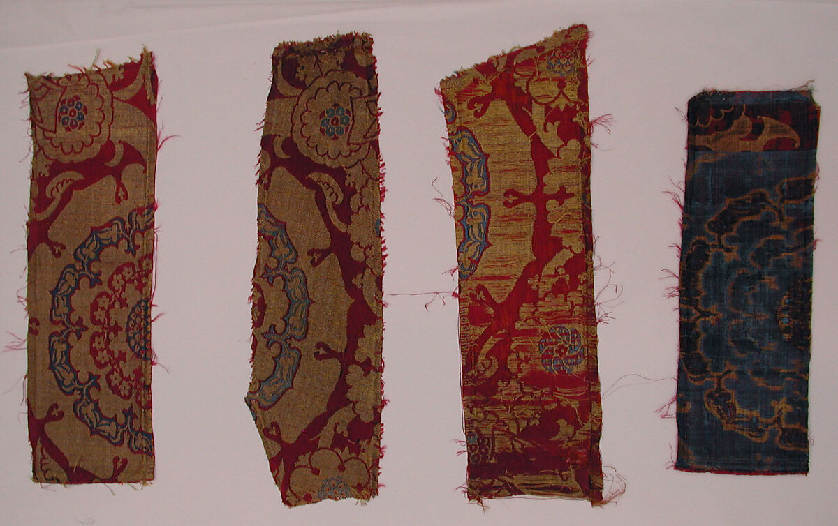 Silk Fragment with Circular Rosace-like Floriate Medallions, Silk, metal wrapped thread; lampas (kemha)