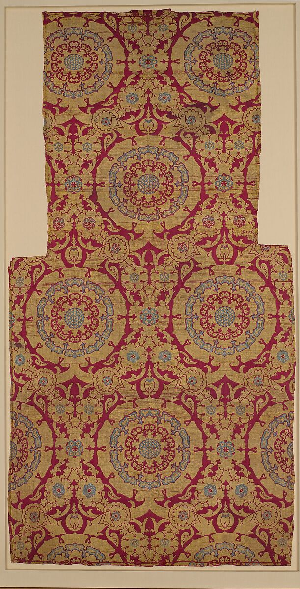 Silk Fragment with Circular Rosace-like Floriate Medallions, Silk, metal wrapped thread; lampas (kemha) 