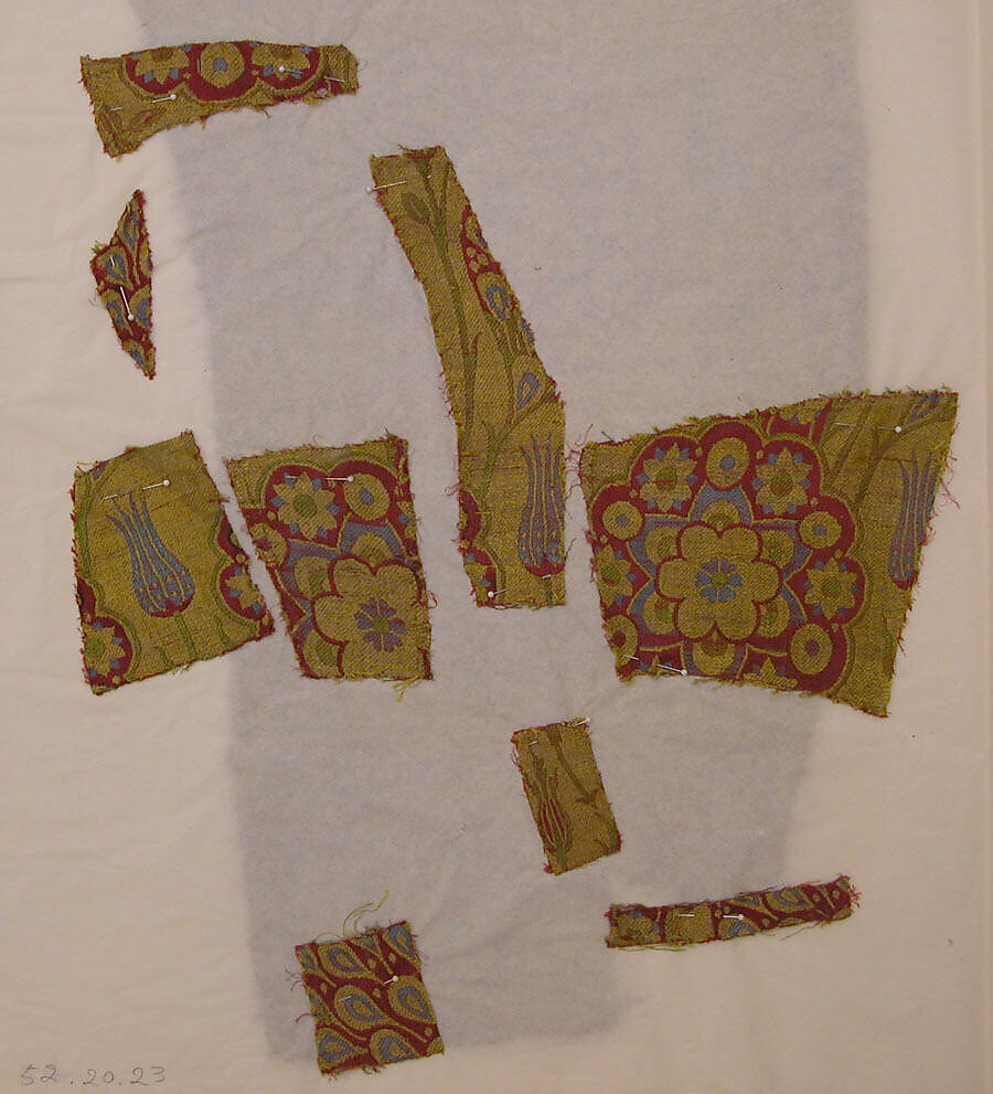 Silk Fragment with Wavy-vine Pattern on Green Ground, Silk, metal wrapped thread; lampas (kemha)