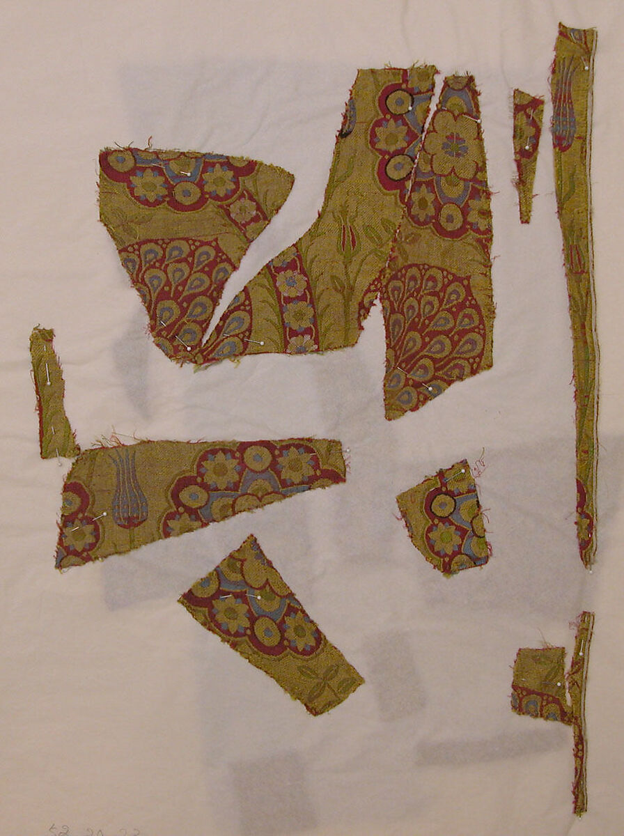Silk Fragment with Wavy-vine Pattern on Green Ground, Silk, metal wrapped thread; lampas (kemha)