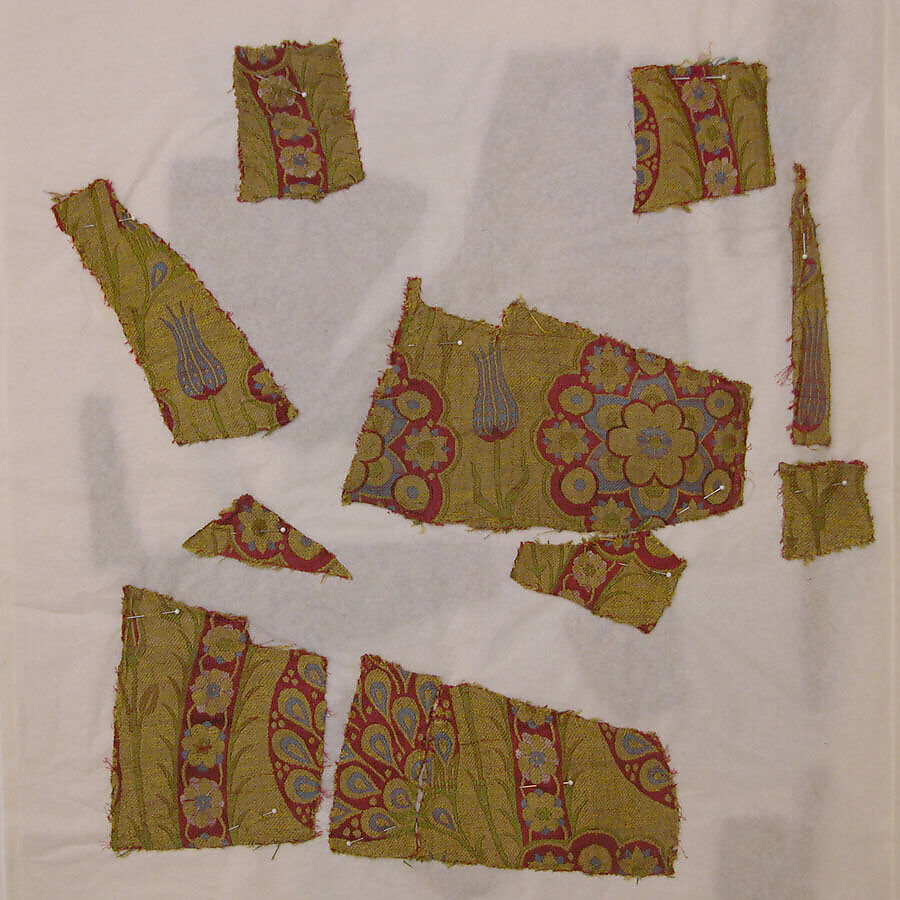 Silk Fragment with Wavy-vine Pattern on Green Ground, Silk, metal wrapped thread; lampas (kemha)