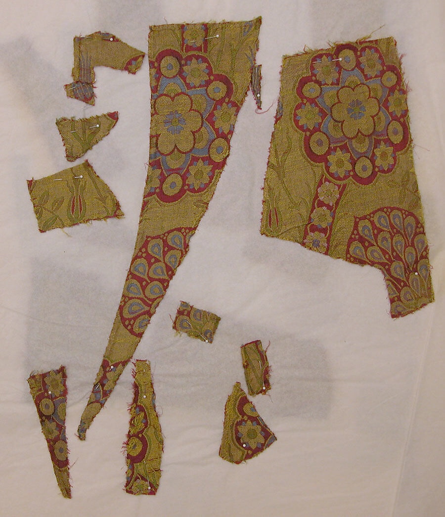 Silk Fragment with Wavy-vine Pattern on Green Ground, Silk, metal wrapped thread; lampas (kemha)