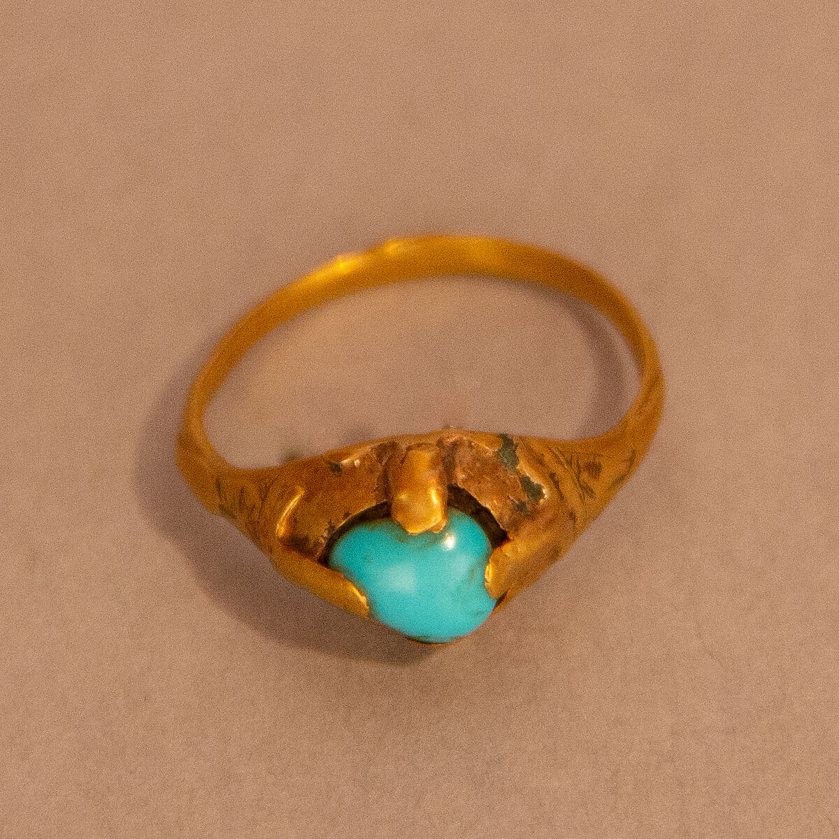 Ring, Gold and gem stone