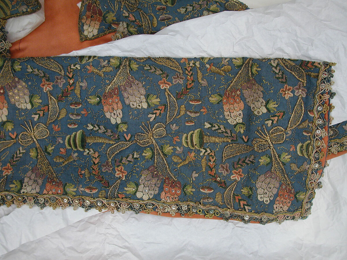 Entari, Wool, silk and gilt thread