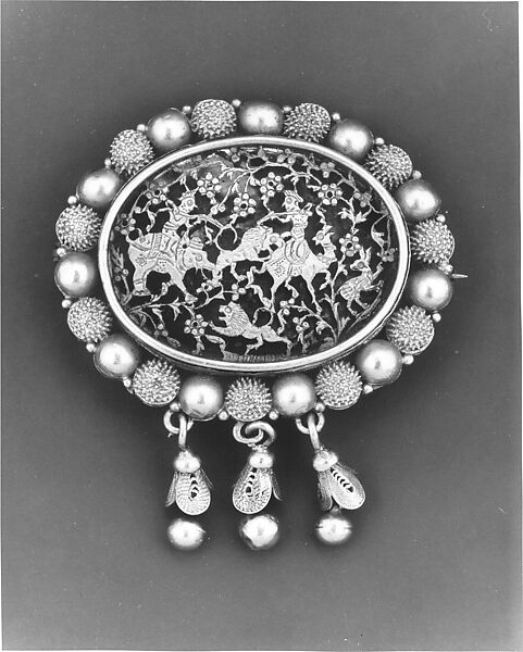 Brooch Decorated in the Thewa Technique, Pierced gold foil over glass (thewa work); with beads and filigree