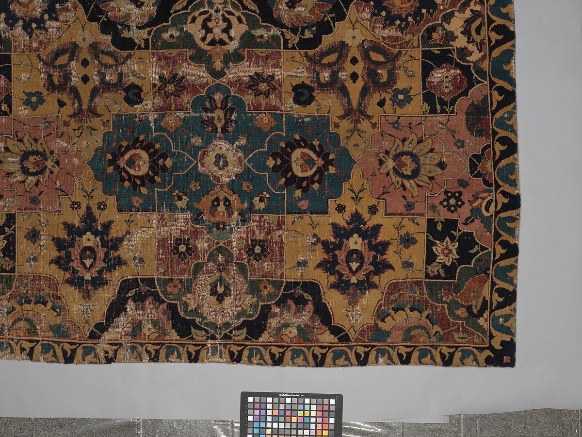 Vase-technique Carpet with Overlapping Cartouches, Cotton (warp), silk (weft), wool (weft and pile); asymmetrically knotted pile