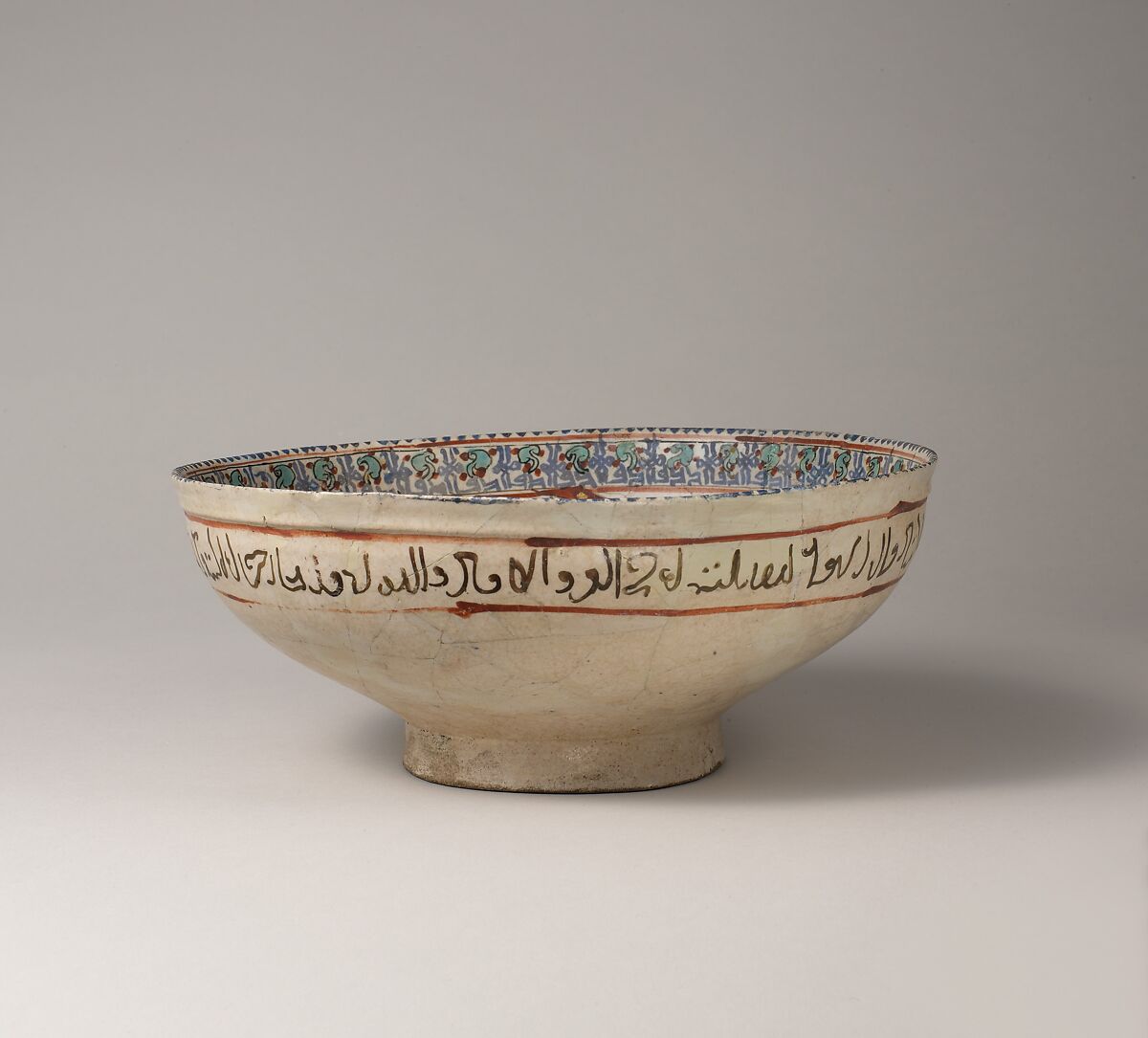 Bowl with Bahram Gur and Azada, Stonepaste; glazed (opaque monochrome), in-glaze- and overglaze-painted, gilded