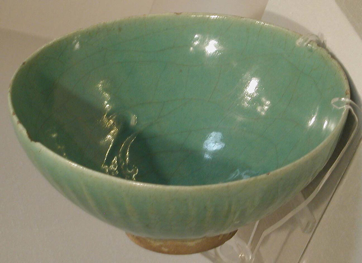 Bowl with Fish Motifs, Stonepaste; molded and glazed
