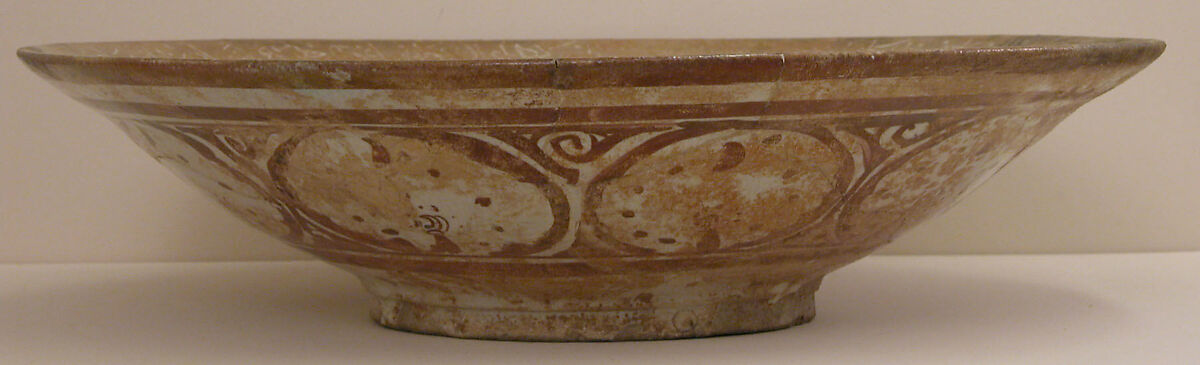 Bowl, Stonepaste; luster-painted and glazed