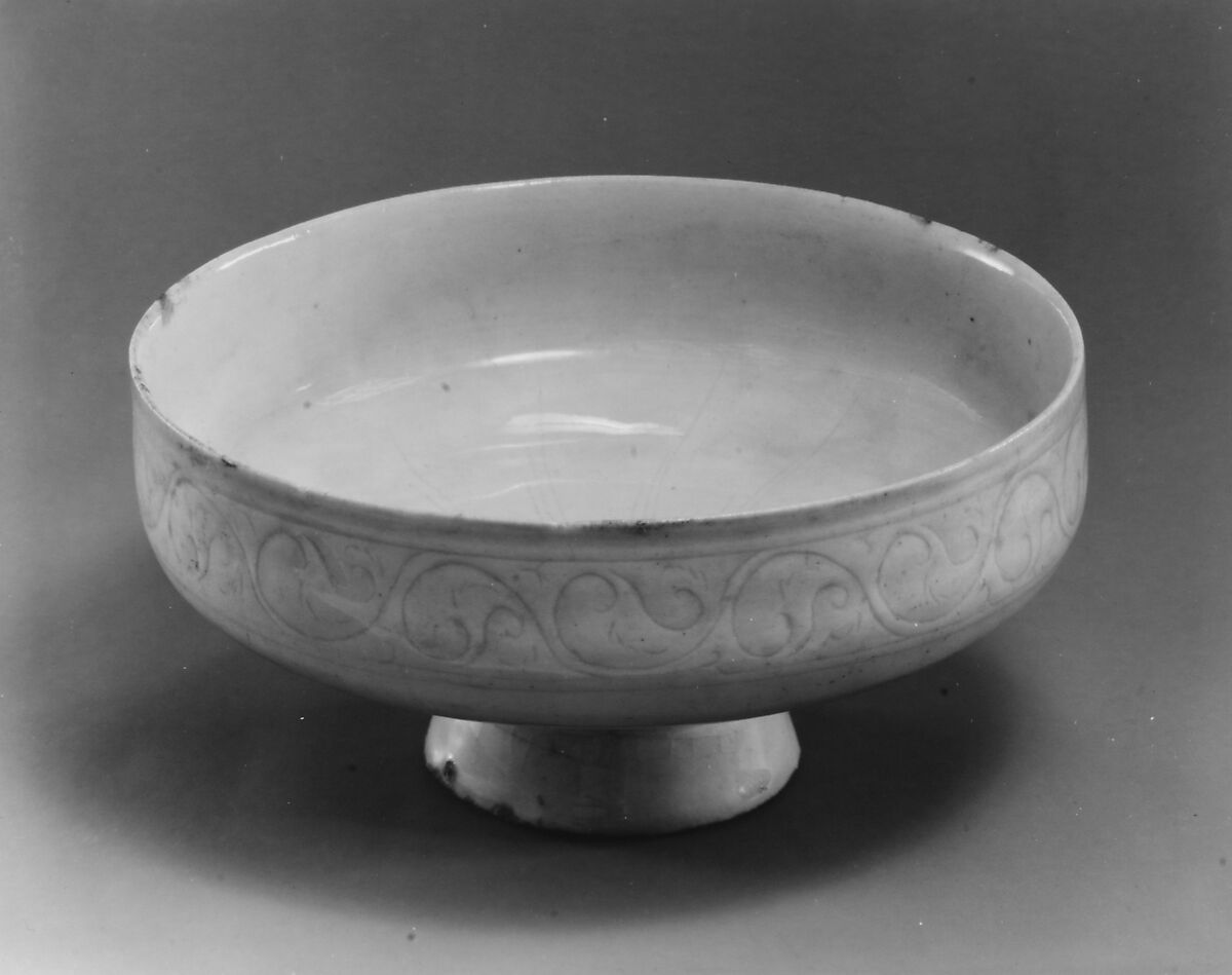 White Bowl, Stonepaste; incised under transparent glaze