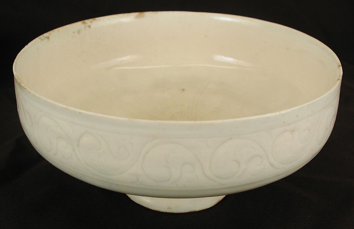 White Bowl, Stonepaste; incised under transparent glaze 