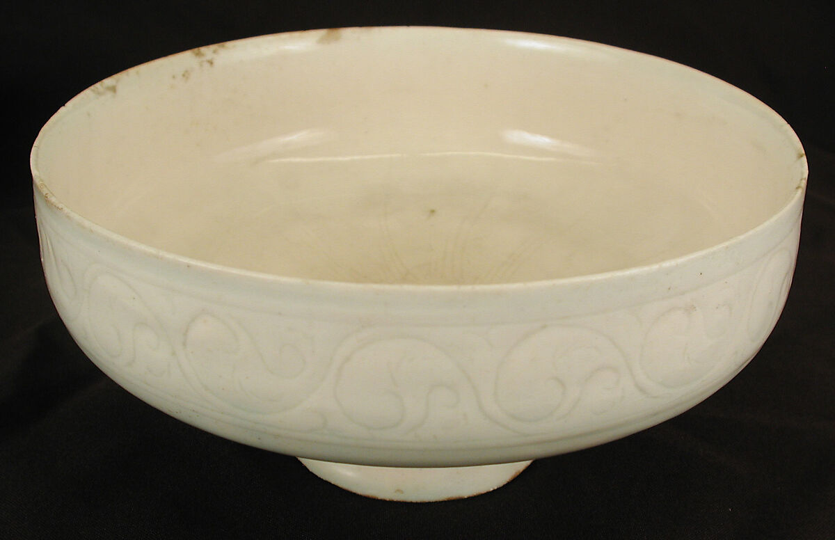 White Bowl, Stonepaste; incised under transparent glaze