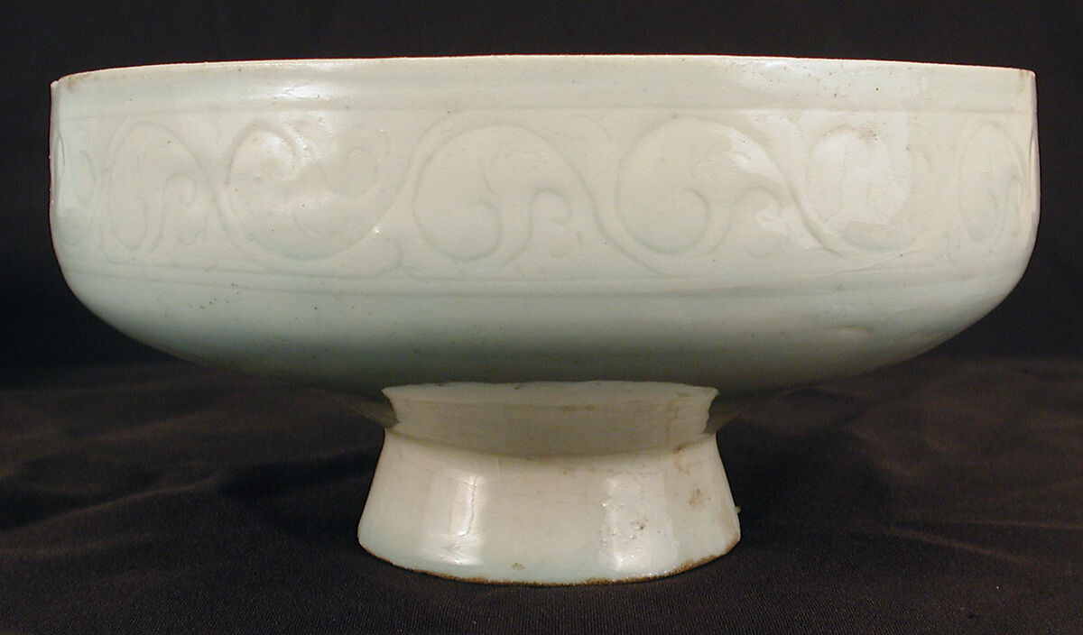 White Bowl, Stonepaste; incised under transparent glaze