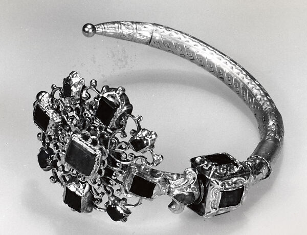 Head Ornament, Gold, glass, green beryl