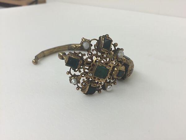 Head Ornament, Gold, pearls, glass, green beryl