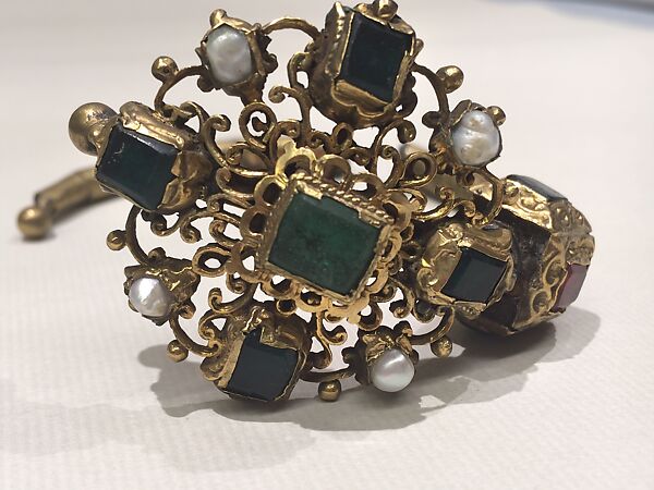 Head Ornament, Gold, pearls, glass, green beryl