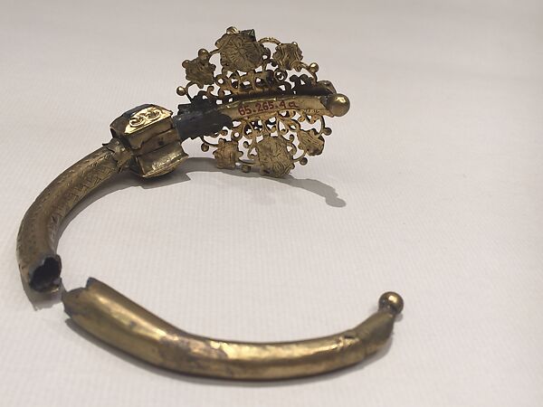 Head Ornament, Gold, pearls, glass, green beryl