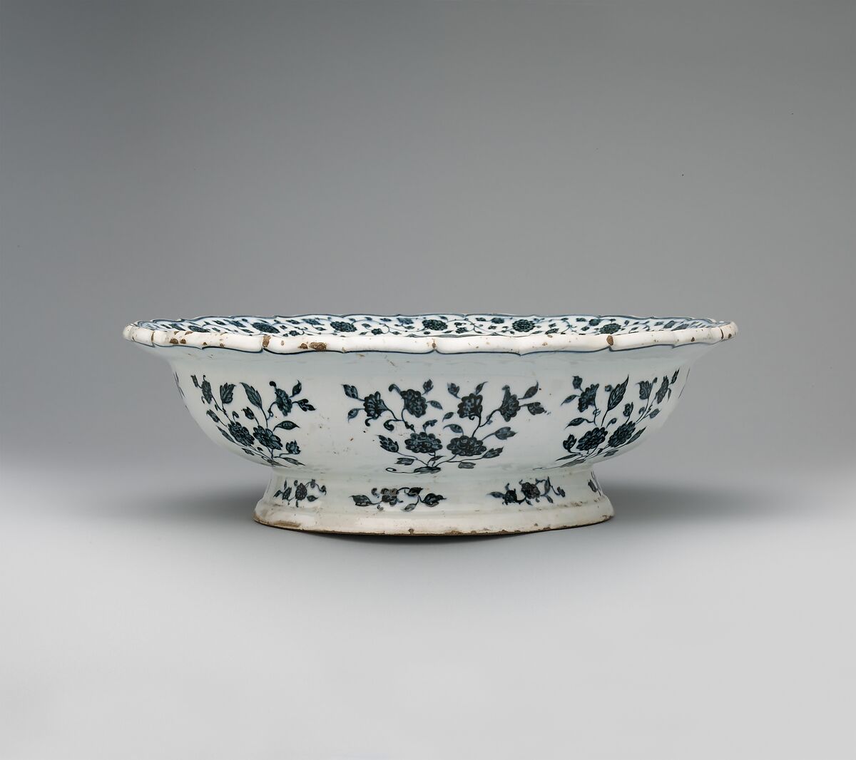 Footed Dish with Foliate Rim in Imitation of Chinese Porcelain, Stonepaste; polychrome painted in blue under transparent glaze
