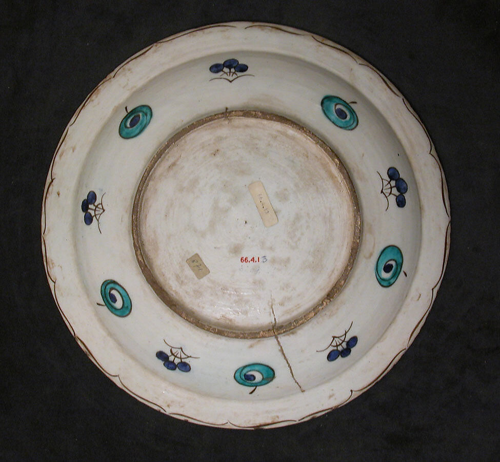 Dish with Split-Leaf Palmette Design, Stonepaste; polychrome painted under transparent glaze