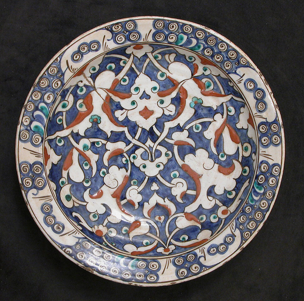 Dish with Split-Leaf Palmette Design, Stonepaste; polychrome painted under transparent glaze 