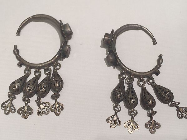 Ear Ornament (Tikhrazin or Douwwah), One of a Pair, Silver and glass