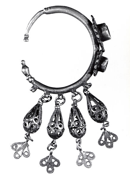 Ear Ornament (Tikhrazin or Douwwah), One of a Pair, Silver and glass