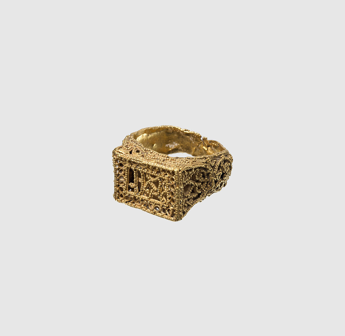 Ring, Gold; filigree and granulation