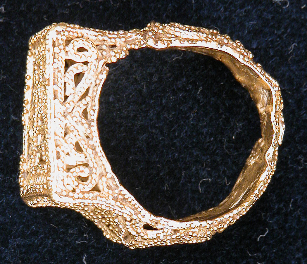 Ring, Gold; filigree and granulation