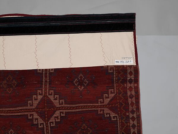 Carpet with Repeating Medallion Pattern on Red Background, Wool; (warp, weft, and pile); symmetrically knotted pile