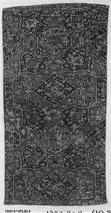 Fragment of a Carpet with Quatrefoil Design, Wool (warp, weft, and pile); symmetrically knotted pile