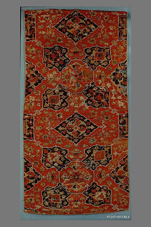Fragment of a Carpet with Quatrefoil Design, Wool (warp, weft, and pile); symmetrically knotted pile