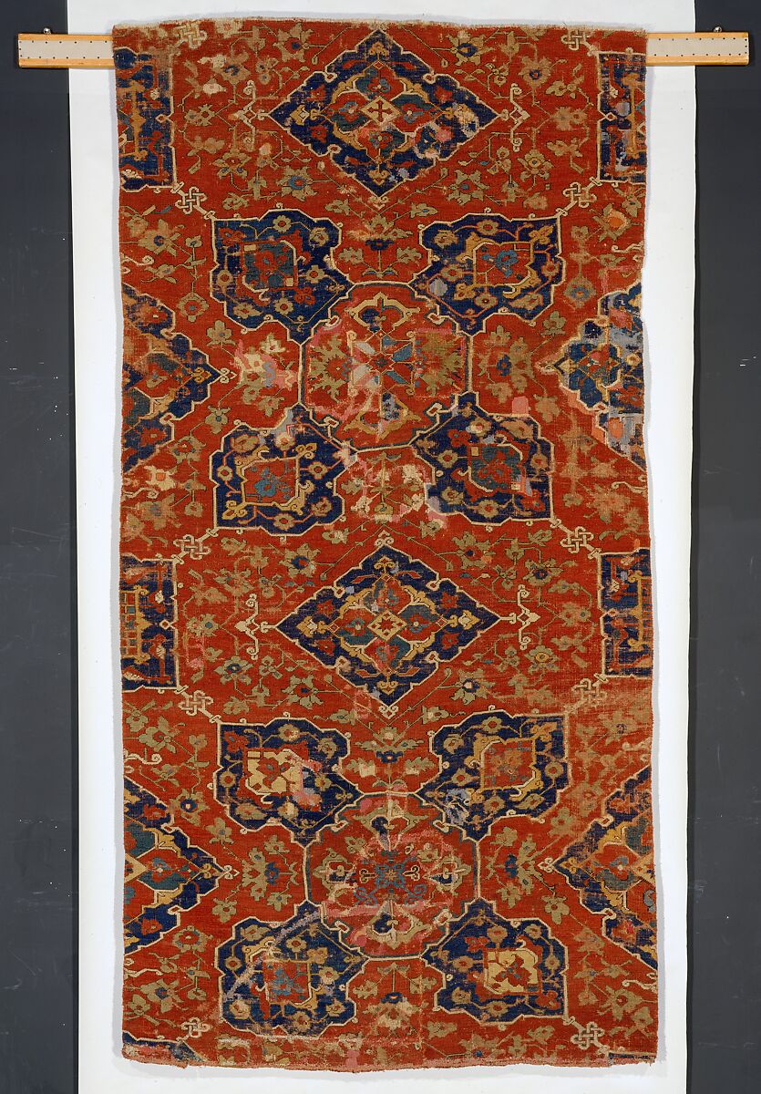 Fragment of a Carpet with Quatrefoil Design, Wool (warp, weft, and pile); symmetrically knotted pile