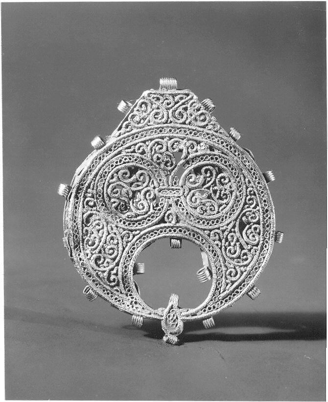 Pendant, Gold; wire and granulation