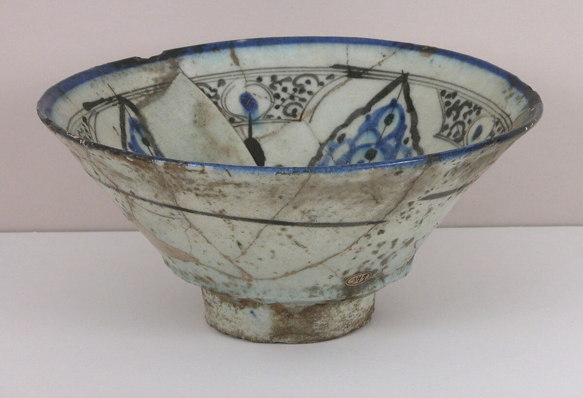 Bowl, Stonepaste; painted under transparent glaze