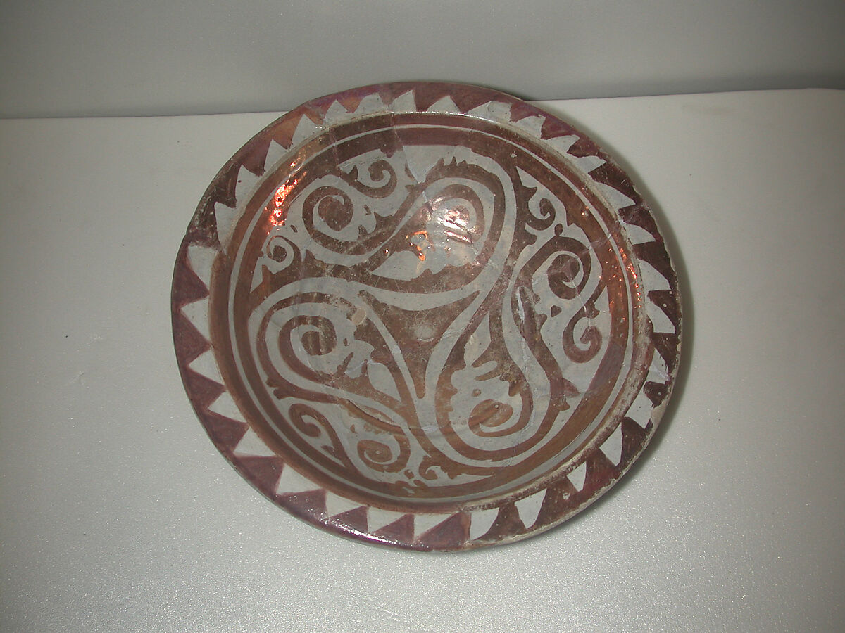 Bowl, Stonepaste; luster-painted on opaque white glaze