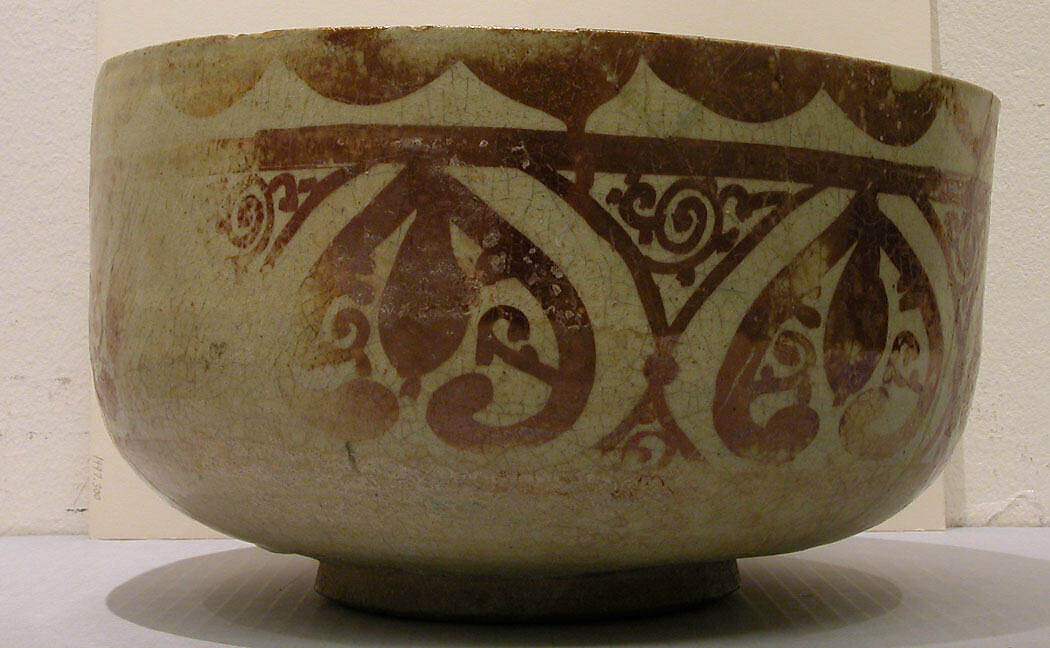 Bowl, Stonepaste; luster-painted