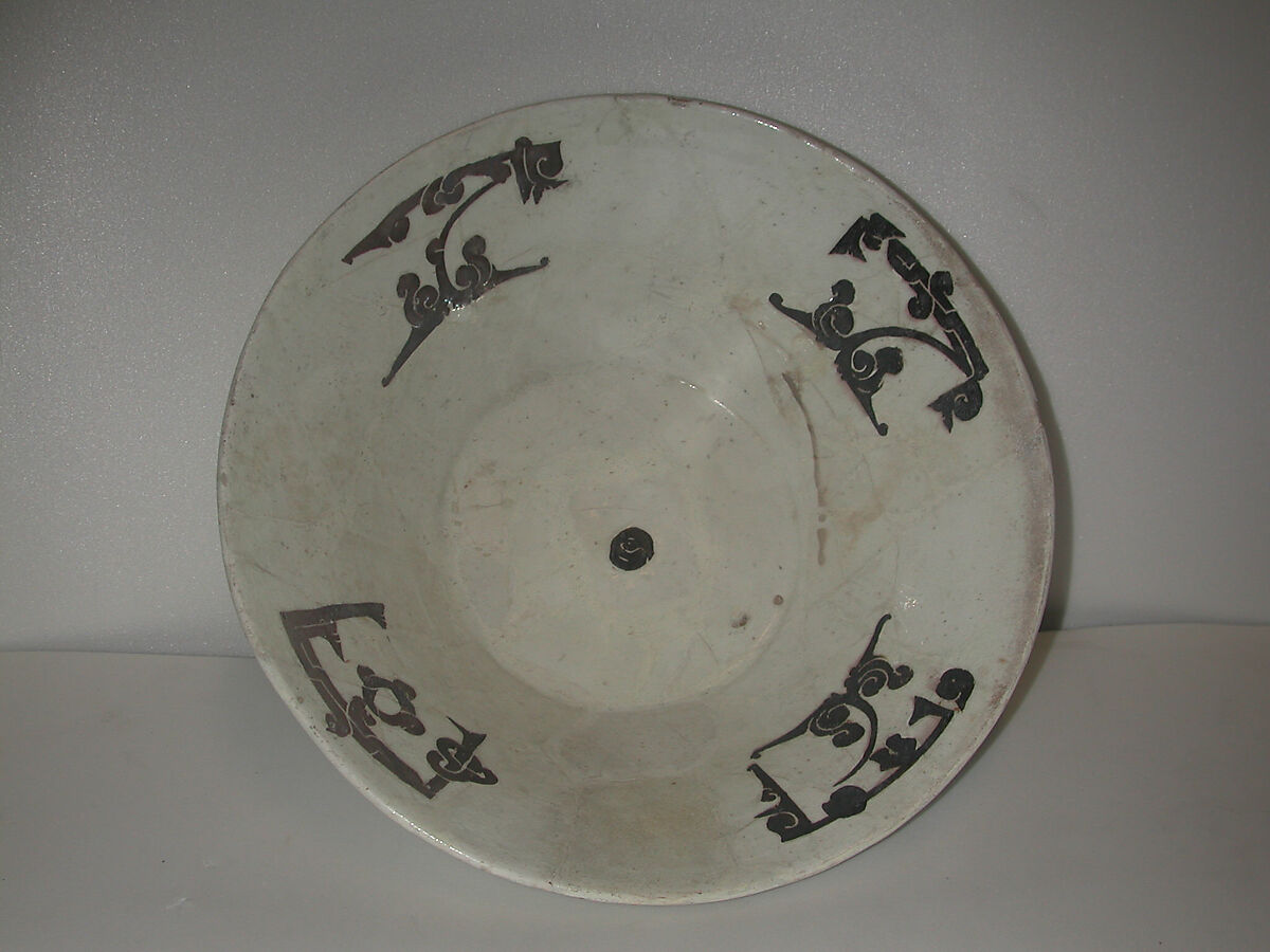 Bowl, Earthenware; white slip with incised black slip decoration under transparent glaze 