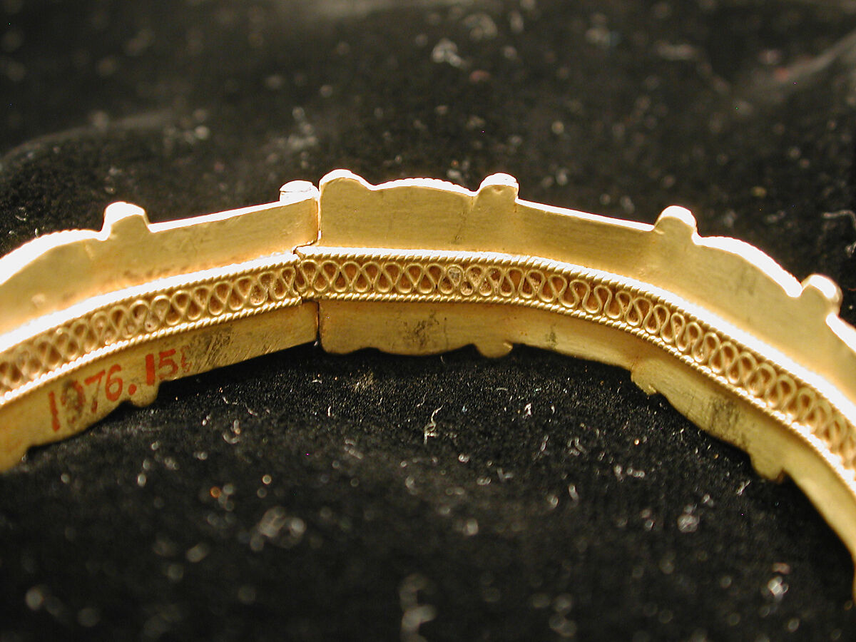 Bracelet, Gold, with granulated bosses and niello designs