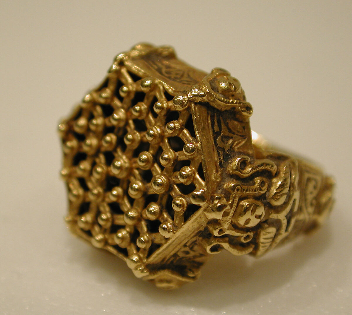 Ring, Gold; cast, engraved, granulation