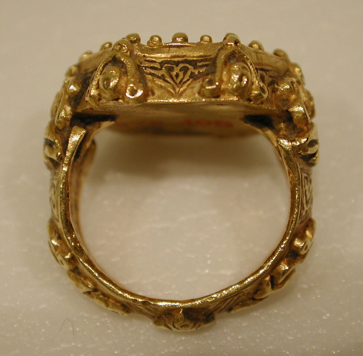 Ring, Gold; cast, engraved, granulation