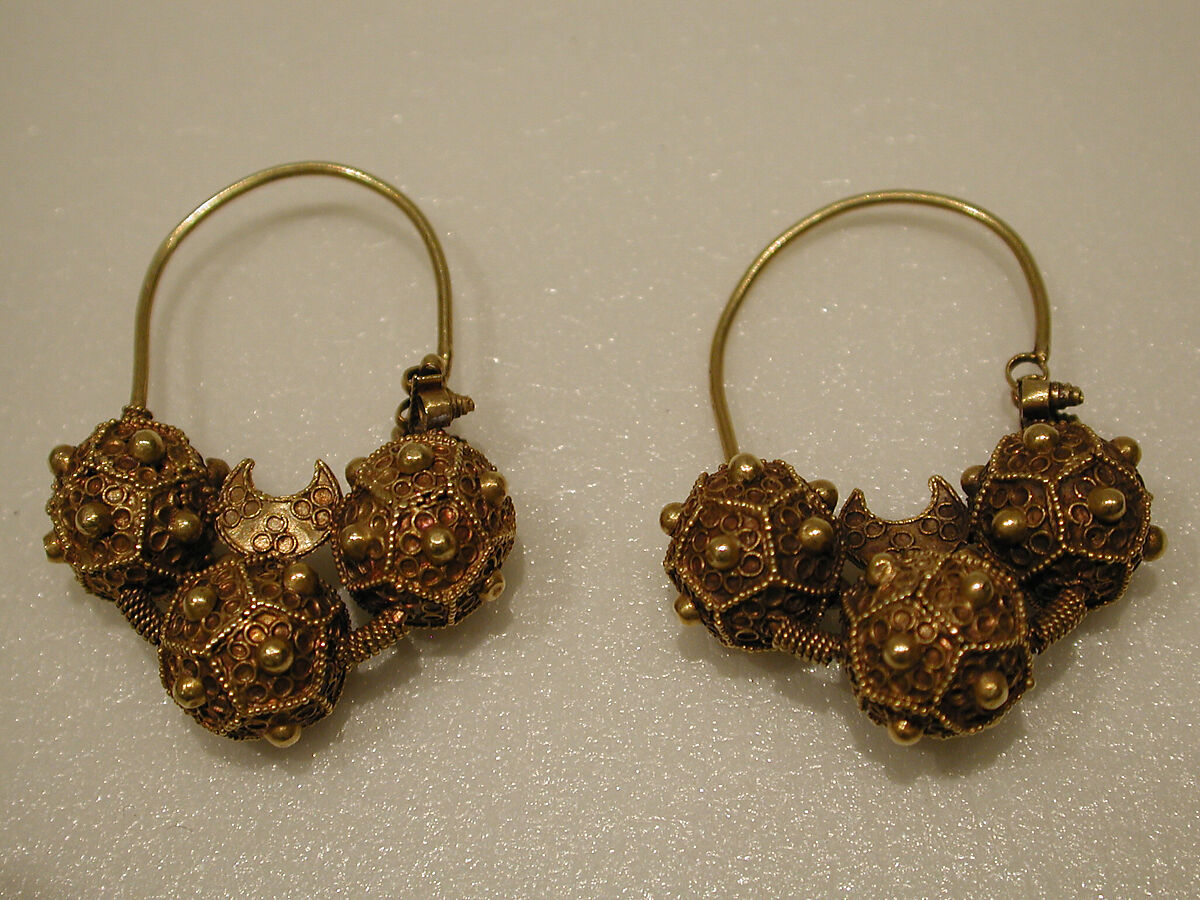 Earrings, Gold; filigree and granulation