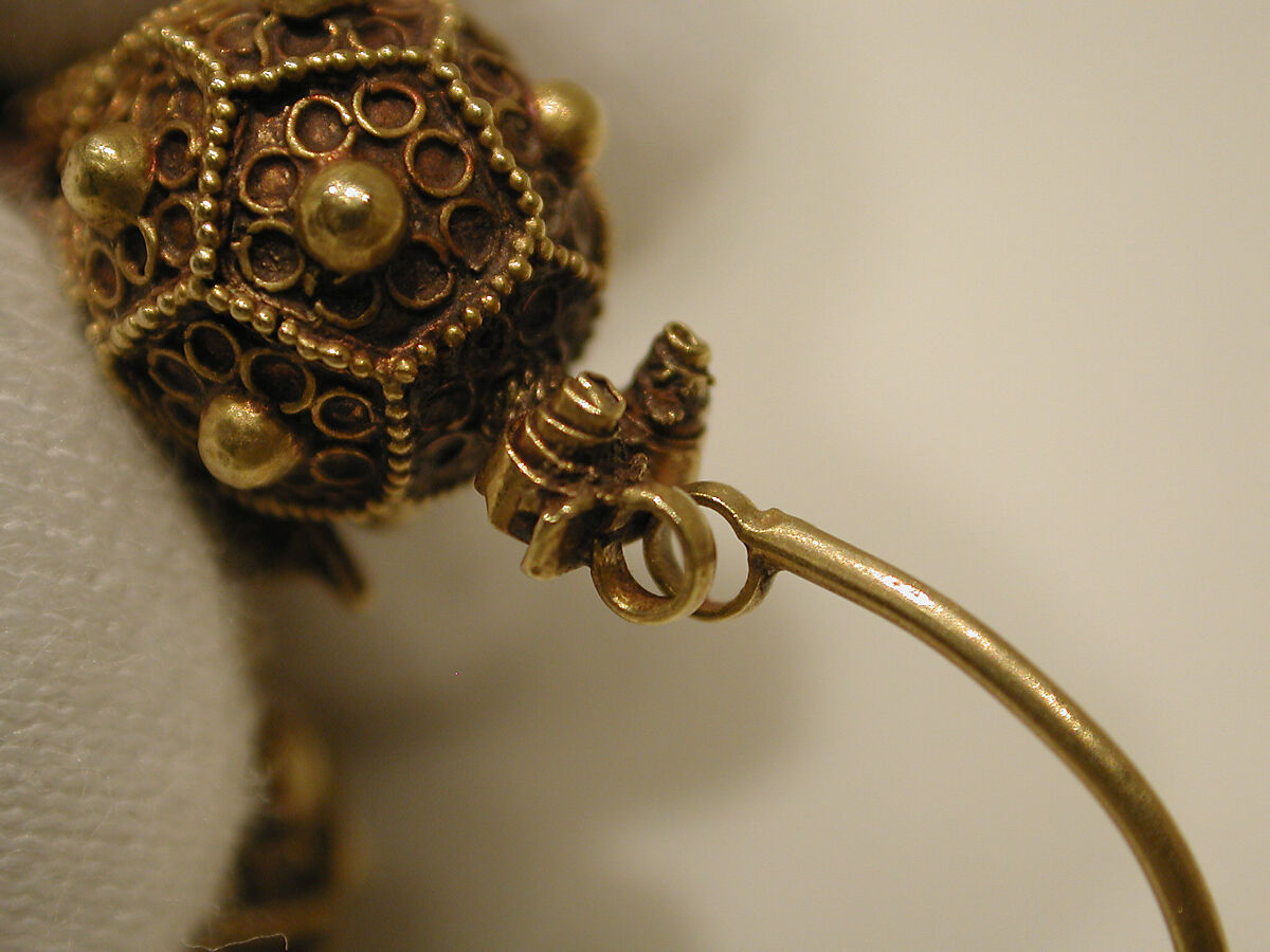 Earrings, Gold; filigree and granulation
