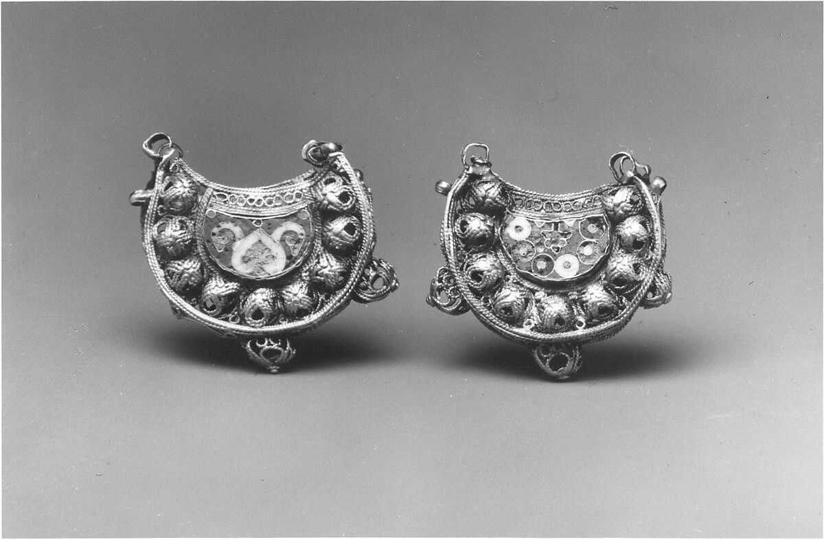 Earrings, Gold; filigree and cloisonné enamel