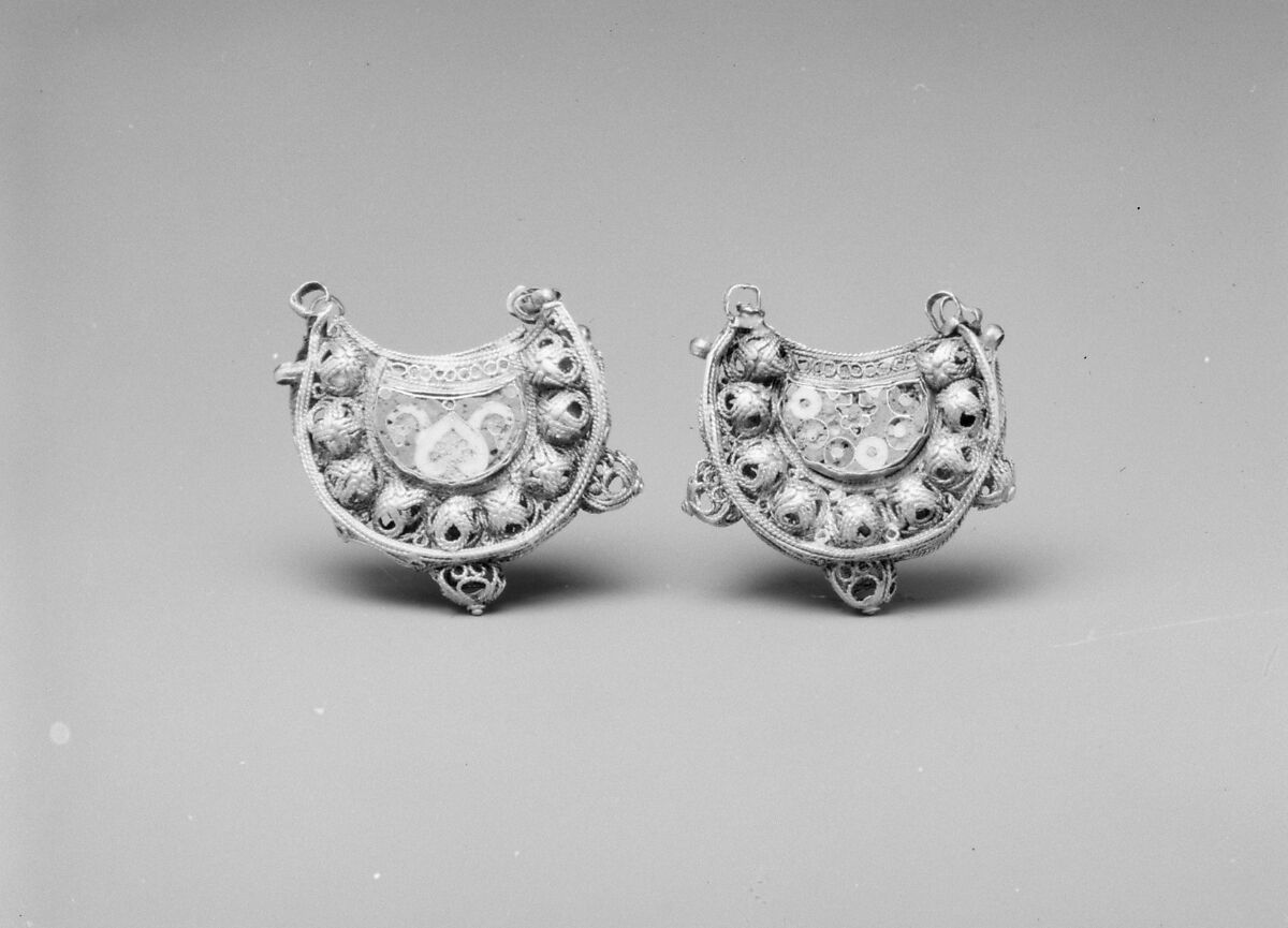 Earrings, Gold; filigree and cloisonné enamel